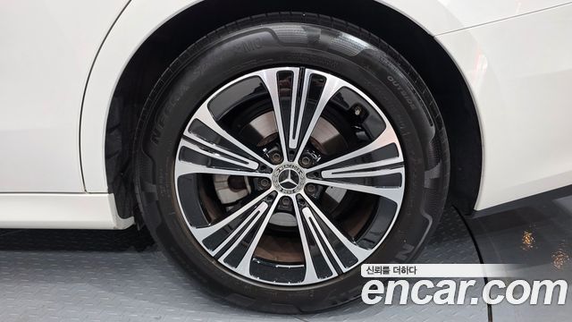 Mercedes-Benz E-Class (W214) E200 Avantgarde 2024 — фото 21