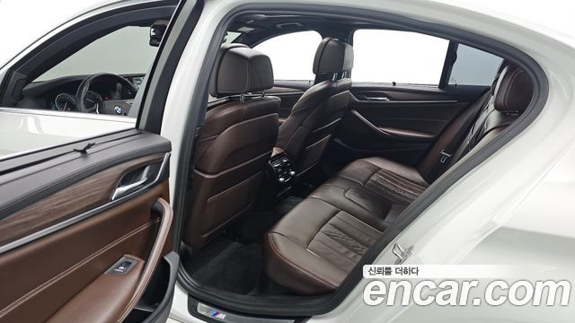 BMW 5 Series (G30) 520d xDrive M Sport Package Plus 2018 — фото 11