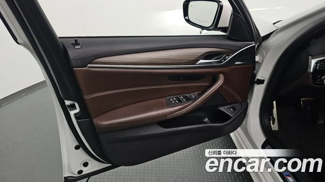 BMW 5 Series (G30) 520d xDrive M Sport Package Plus 2018 — фото 24