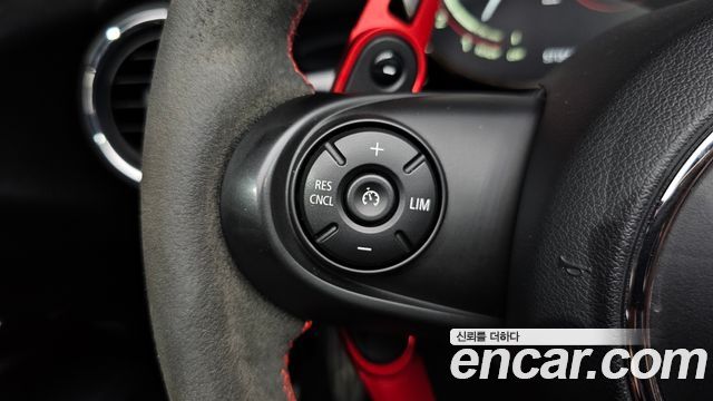 MINI Cooper S Convertible JCW 3rd 2020 — фото 12