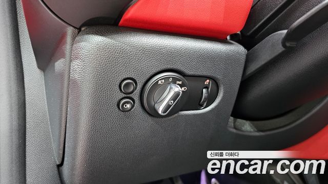 MINI Cooper S Convertible JCW 3rd 2020 — фото 17