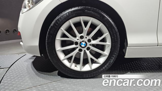 BMW 1 Series (F20) 118d Sport 5Door 2015 — фото 5