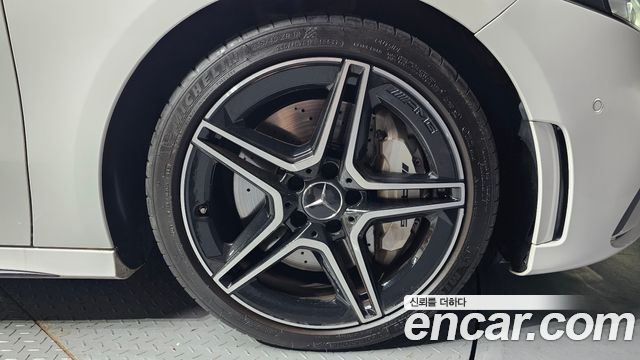 Mercedes-Benz A-Class (W177) AMG A35 4MATIC Sedan 2023 — фото 21