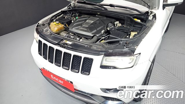 Jeep Grand Cherokee 3.0 Diesel Overland Summit WK2 2014 — фото 6