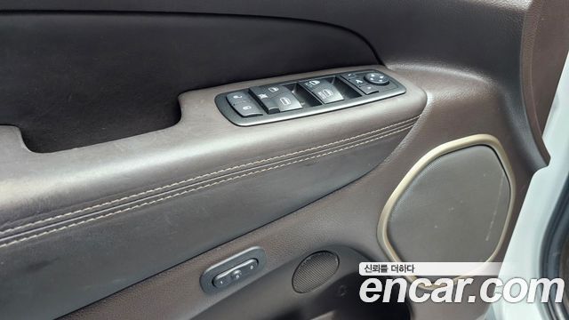 Jeep Grand Cherokee 3.0 Diesel Overland Summit WK2 2014 — фото 17