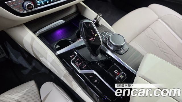 BMW 5 Series (G30) M550i xDrive 2021 — фото 9