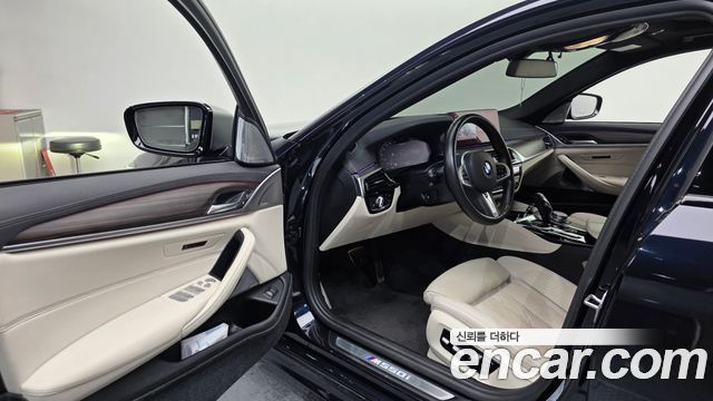 BMW 5 Series (G30) M550i xDrive 2021 — фото 10