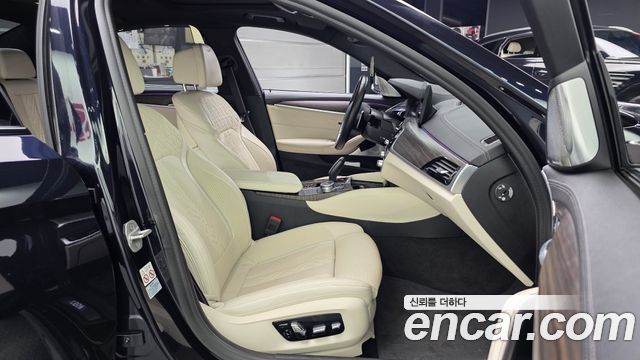 BMW 5 Series (G30) M550i xDrive 2021 — фото 11