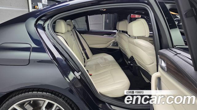BMW 5 Series (G30) M550i xDrive 2021 — фото 12