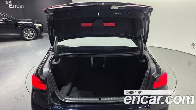BMW 5 Series (G30) M550i xDrive 2021 — фото 20