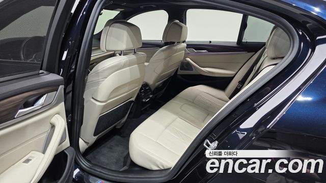 BMW 5 Series (G30) M550i xDrive 2021 — фото 26