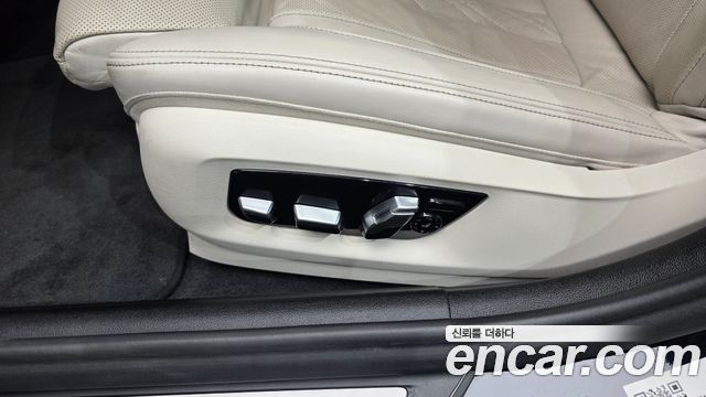 BMW 5 Series (G30) M550i xDrive 2021 — фото 32