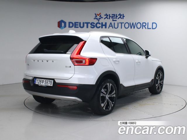 Volvo XC40 B4 Inscription 2021 — фото 3