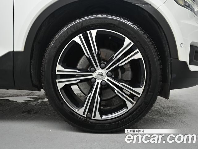 Volvo XC40 B4 Inscription 2021 — фото 10