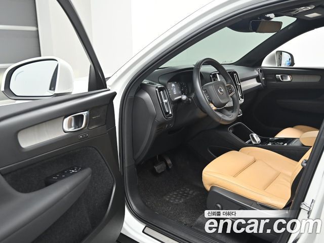 Volvo XC40 B4 Inscription 2021 — фото 15
