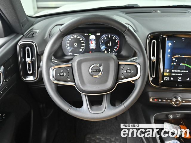 Volvo XC40 B4 Inscription 2021 — фото 17
