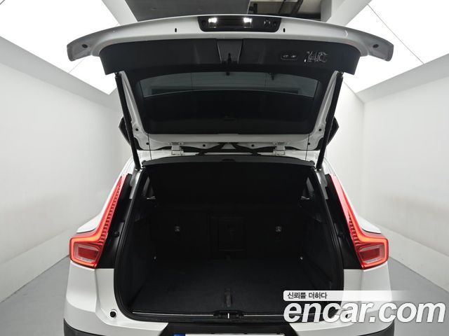 Volvo XC40 B4 Inscription 2021 — фото 23
