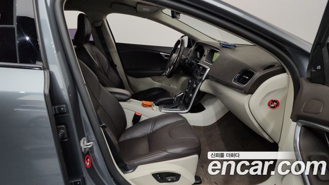 Volvo V40 Cross Country D3 2016 — фото 11