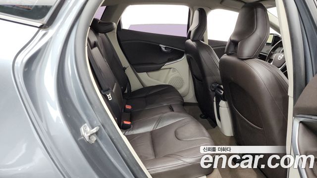 Volvo V40 Cross Country D3 2016 — фото 12