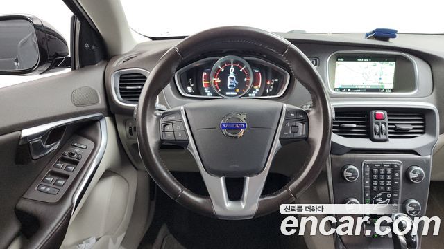 Volvo V40 Cross Country D3 2016 — фото 15