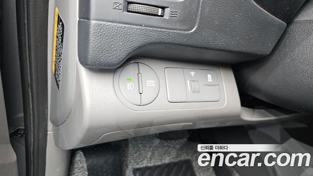 Hyundai Grand Starex Van 3-Seater Smart 2021 — фото 15