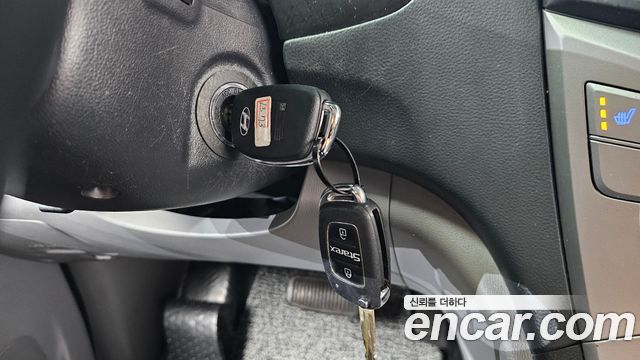 Hyundai Grand Starex Van 3-Seater Smart 2021 — фото 18