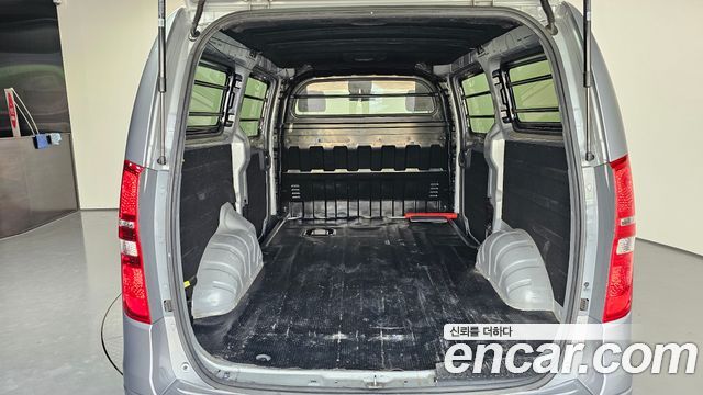 Hyundai Grand Starex Van 3-Seater Smart 2021 — фото 20
