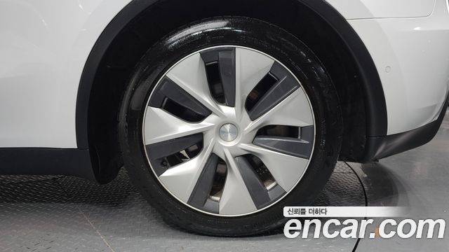 Tesla Model Y Long Range AWD 2021 — фото 21