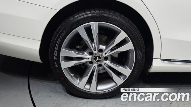 Mercedes-Benz C-Class (W205) C220 d 4MATIC 2020 — фото 5