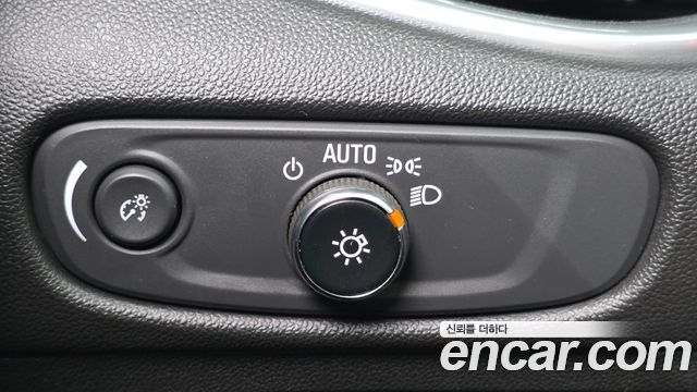 Chevrolet Malibu 2.0 Turbo Premier Special 2019 — фото 13