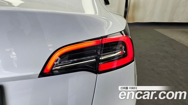 Tesla Model Y Long Range AWD 2021 — фото 23