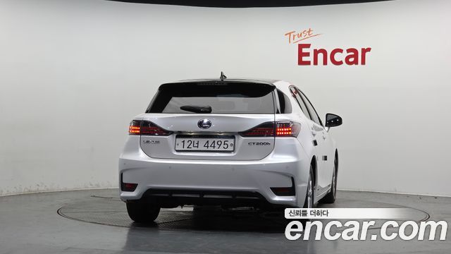 Lexus CT200h 1.8 Supreme ZWA10 2017 — фото 4