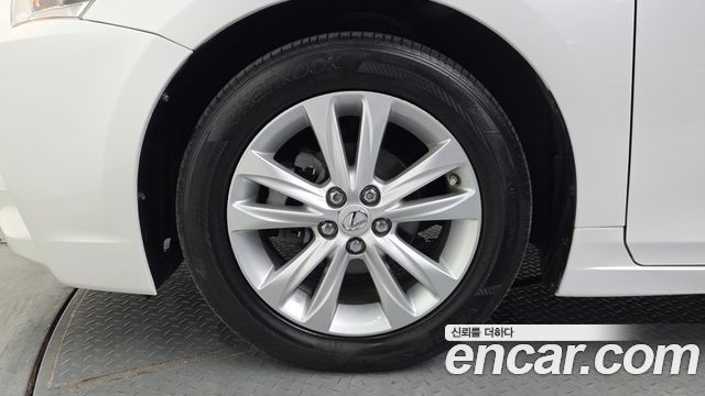 Lexus CT200h 1.8 Supreme ZWA10 2017 — фото 5