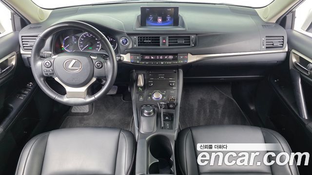 Lexus CT200h 1.8 Supreme ZWA10 2017 — фото 7