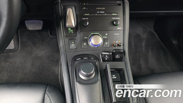 Lexus CT200h 1.8 Supreme ZWA10 2017 — фото 9