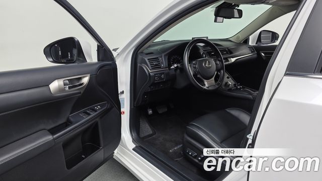 Lexus CT200h 1.8 Supreme ZWA10 2017 — фото 10