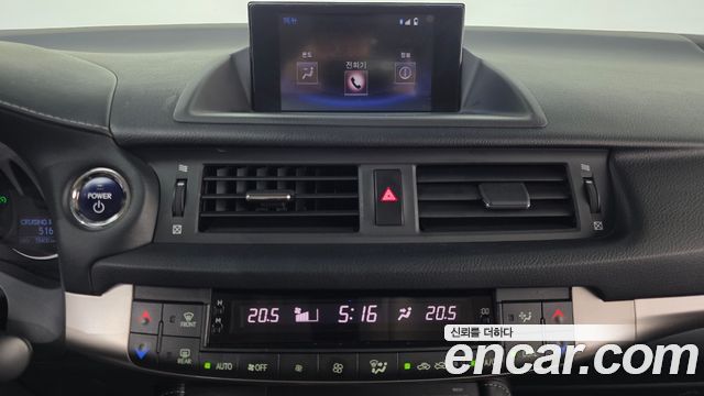 Lexus CT200h 1.8 Supreme ZWA10 2017 — фото 14