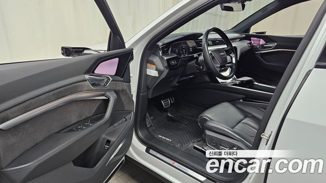 Audi e-tron 55 Quattro Sportback 2021 — фото 10