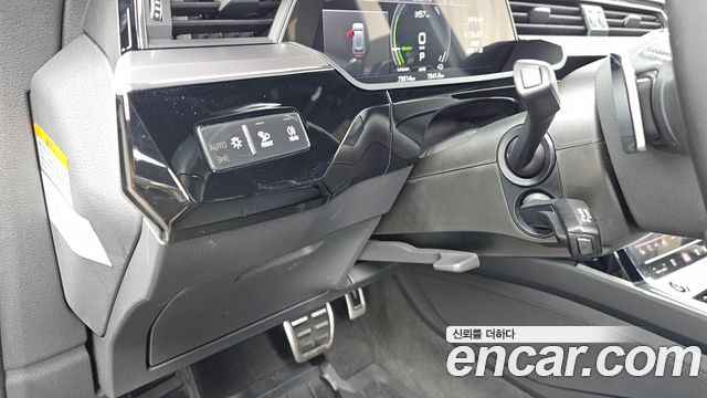 Audi e-tron 55 Quattro Sportback 2021 — фото 18