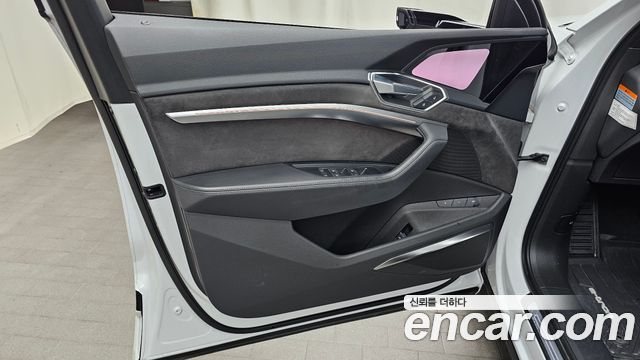 Audi e-tron 55 Quattro Sportback 2021 — фото 24