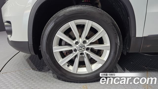 Volkswagen Tiguan 2.0 TDI Comfort 5N 2015 — фото 5