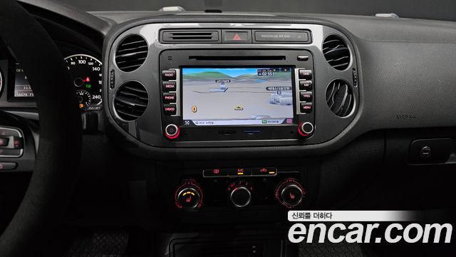 Volkswagen Tiguan 2.0 TDI Comfort 5N 2015 — фото 14