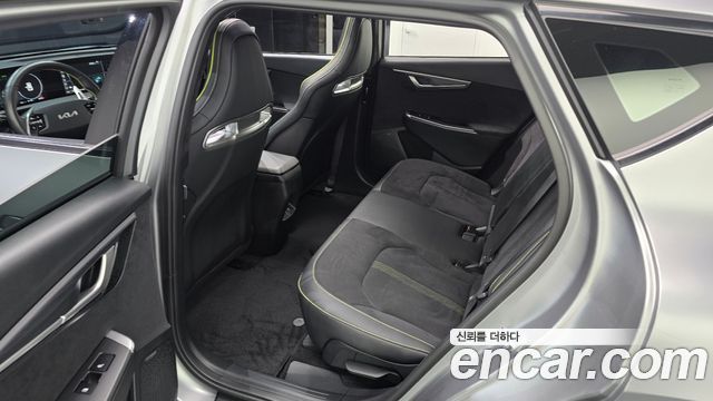 Kia EV6 GT 4WD 2023 — фото 12