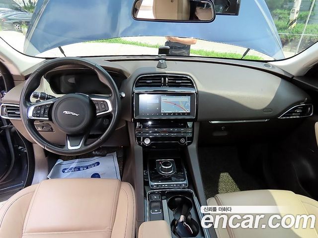 Jaguar F-PACE 20d Prestige 2018 — фото 7