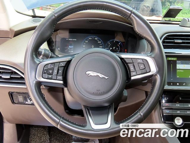 Jaguar F-PACE 20d Prestige 2018 — фото 8