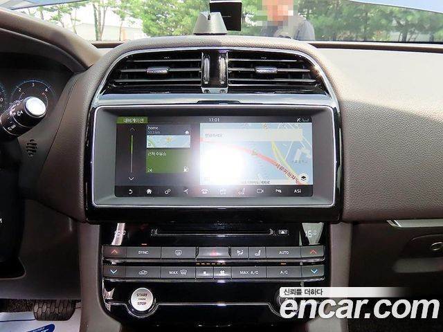 Jaguar F-PACE 20d Prestige 2018 — фото 17