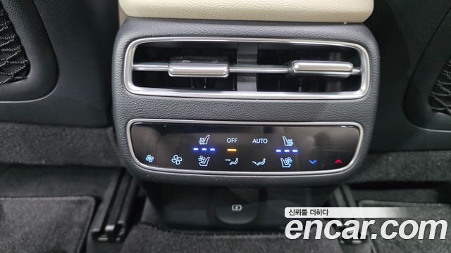 Genesis GV70 2.5T Gasoline AWD 2025 — фото 31