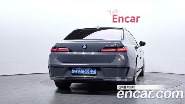 BMW i7 (G70) xDrive 60 Design Pure Excellence 2023 — фото 4