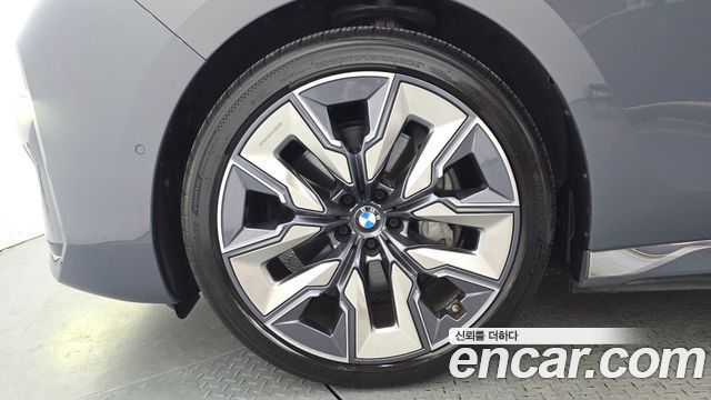 BMW i7 (G70) xDrive 60 Design Pure Excellence 2023 — фото 5
