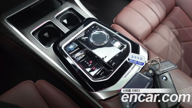 BMW i7 (G70) xDrive 60 Design Pure Excellence 2023 — фото 9